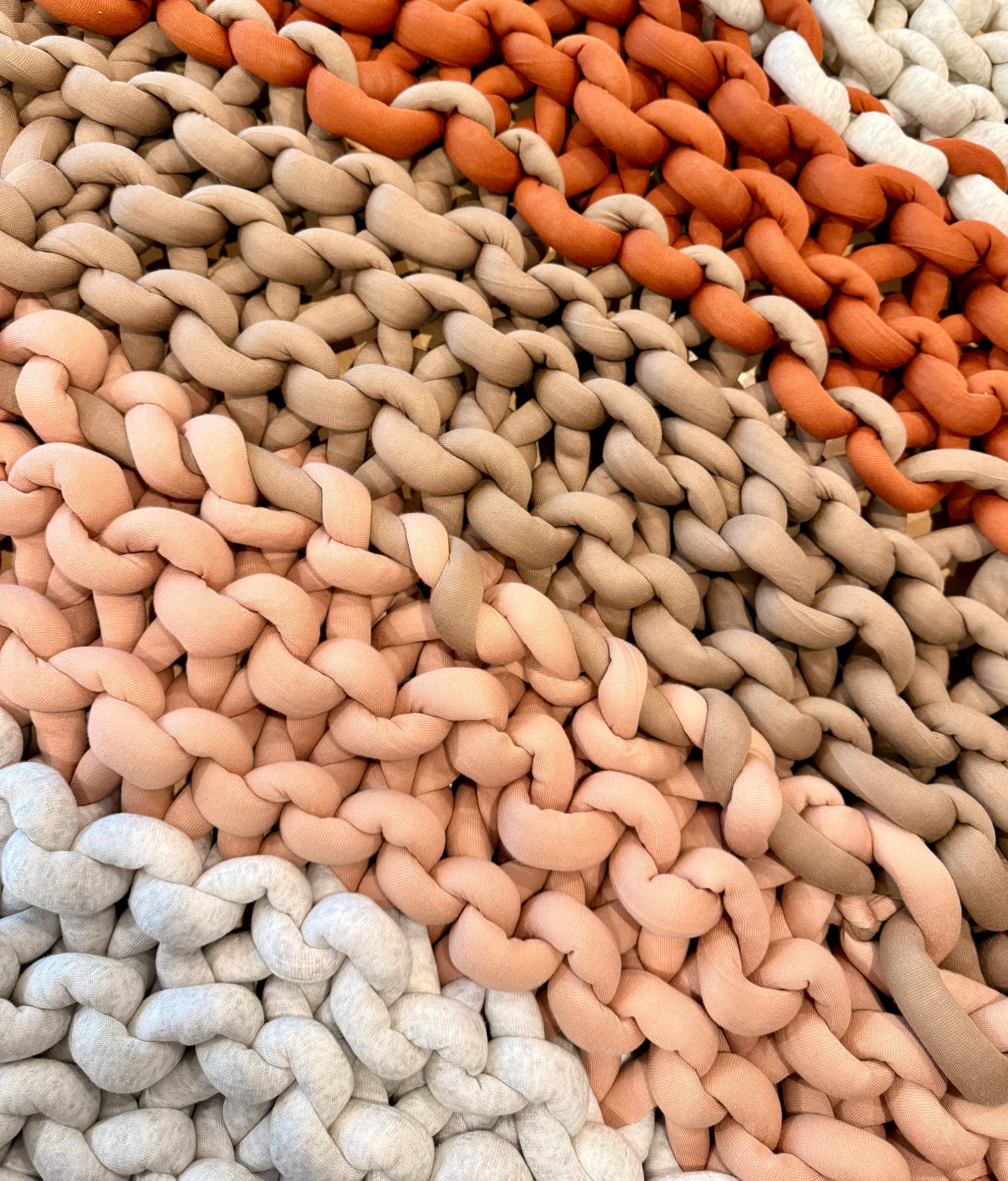 nov 16 (sun) 9am-12pm: finger knit throw blanket
