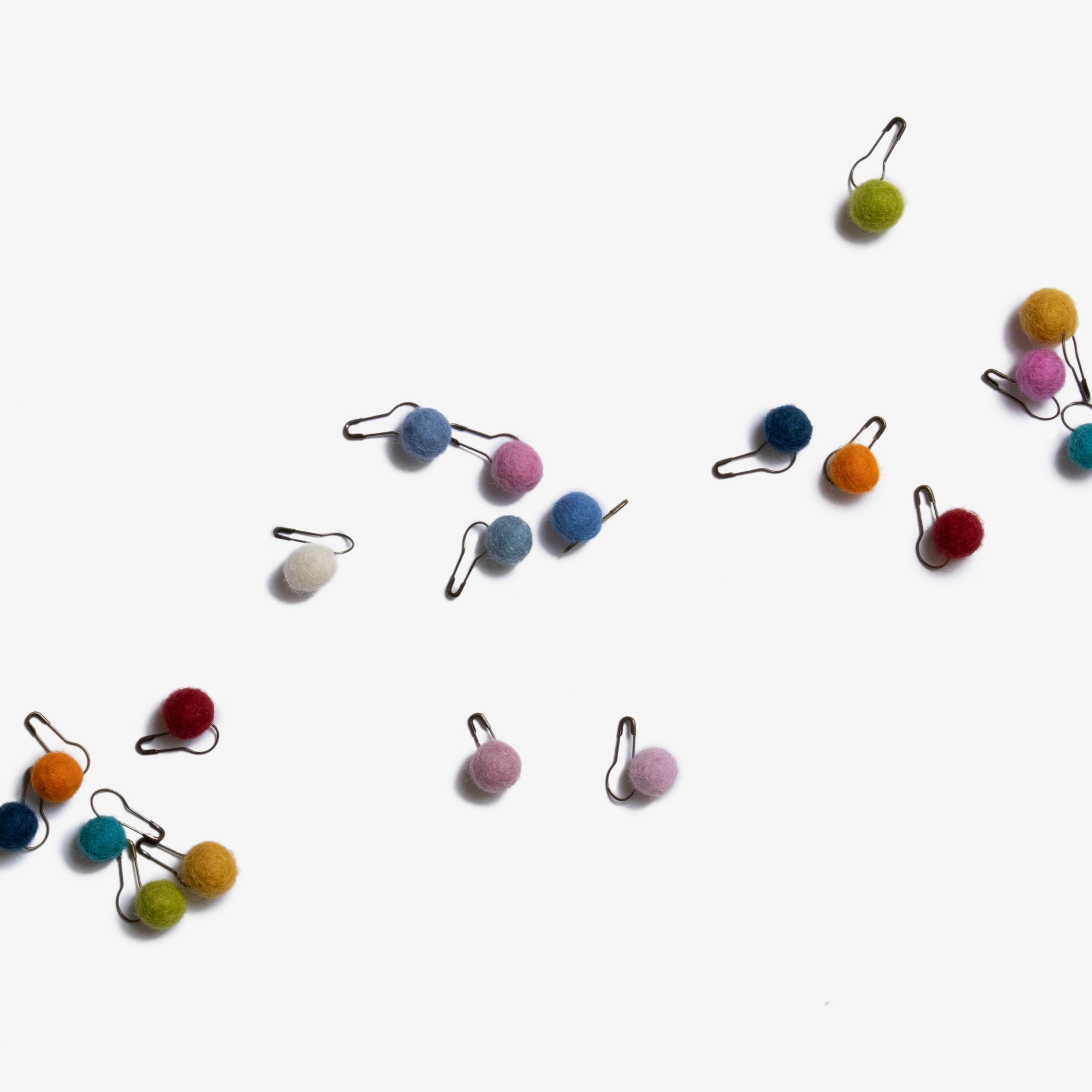 pom pom stitch markers